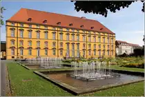 Osnabr�ck. R�ckseite des vierfl�geligen Schlosses. Es wurde in den Jahren 1667 bis 1673 errichtet. Heute sind hier die Verwaltung und einige Institute der Universit�t untergebracht.
10.08.2014