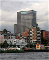 . Hohes Hotel -

Empire Riverside Hotel in Hamburg St.Pauli, geplant von Chipperfield architects, 2007 fertiggestellt.

http://architektur.startbilder.de/name/galerie/kategorie/architekten~david-chipperfield-architects~2007-empire-riverside-hotel-hamburg.html

29.08.2011 (Matthias)