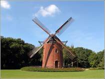 Bad Zwischenahn. Die Rgenwalder Mhle wurde 2011/2012 als Salzmhle von der gleichnamigen Firma erbaut. Sie wird fr kulturelle Veranstaltungen genutzt.
28.08.2014 
Weitere Infos zur Mhle: 
http://www.bad-zwischenahn-touristik.de/urlaubsthemen/sehenswuerdigkeiten/muehlen/ruegenwalder-muehle.html