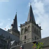 Die T�rme vom Dom St. Viktor mit Fahnenschmuck zum 750. Jubil�um (Kreis Wesel, NRW, Juli 2013)