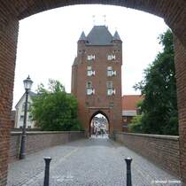 Blick durch das Innere Klever Tor in die Klever Strae in Xanten (Kreis Wesel, NRW, Juli 2013)