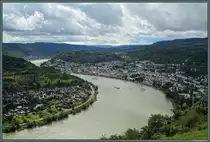 Vom Gedeonseck hat man einen sch�nen Ausblick auf die Stadt Boppard und das Rheintal. Hier liegt mit dem Bopparder Hamm die gr��te Schleife des Rheins. Links befindet sich das Dorf Filsen. (09.08.2014)