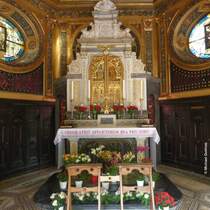 Im Inneren der sechseckigen Gnadenkapelle in Kevelaer (Kreis Kleve, NRW, Juli 2013)