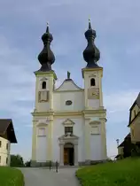 Oberndorf b. Salzburg, Wallfahrtskirche Maria B�hel, erbaut von 1670 bis 1673 mit zwei Zwiebelt�rmen (26.07.2014)