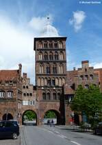 Das Burgtor ist neben dem berhmten Holstentor das einzige noch erhaltene Stadttor im Norden von Lbeck (Mai 2011)