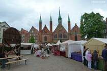 Historischer Markt vor dem  Heilig Geist Spital  in Lbeck (Mai 2011)