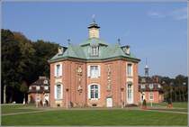 Sgel. Schloss Clemenswerth wurde in den Jahren 1737 bis 1747 errichtet. Es zhlt zu den Hauptwerken des westflisch geprgten Barock. Um das mittlere Hauptschloss sind insgesamt acht Pavillons im Kreis angeordnet. 
17.09.2014