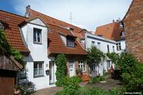 In einem der vielen Gnge / Hinterhfe im Zentrum von Lbeck (Mai 2011)