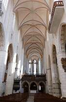 Innenraum der Katharinenkirche in Lbeck (Mai 2011), die seit Herbst 2011 wegen Sanierungs- und Renovierungsarbeiten geschlossen ist (Quelle: Wikipedia.de)
