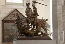 Georg der Drachent�ter im Eingangsbereich der Katharinenkirche in L�beck (Mai 2011)