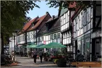 Bad Essen. Fachwerkgeb�ude am Kirchplatz. 18.09.2014 
Bad Essen ist mit seinen vielen Fachwerkgeb�uden ein Ort der Deutschen Fachwerkstra�e. Siehe: 
http://www.deutsche-fachwerkstrasse.de/de/index.php