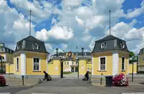 Eingang mit Kanonen am Schlo� Neuwied - 24.07.2014