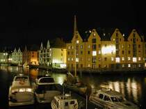 N�chtlicher Spaziergang durch Aalesund; 25.03.2003