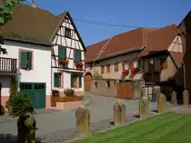 Neuwiller-les-Saverne, H�user am Place de Eglise (03.10.2014)