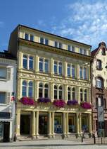 Lrrach, die Lwen-Apotheke auf dem alten Marktplatz, seit 1882 im Familienbesitz, der Umbau im venezianischen Stil stammt von 1861, Sept.2014