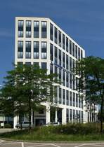 Freiburg, das UniVersaHaus, ein 2002-03 erbautes Brohaus im Stadtteil St.Georgen, Juli 2014