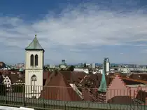 Freiburg, Blick von der neuer�ffneten Dachterrasse an der Kaiser-Josph-Stra�e �ber die D�cher der Stadt Richtung West, am Horizont der Kaiserstuhl, links der Turm der Martinskirche, juni 2014