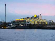 Blick von den Landungsbr�cken auf die Halle f�r das Musical  DER K�NIG DER L�WEN  - Hamburg, 26.11.2006
