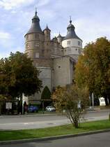 Schloss Montbeliard mit den Trmen Henriette (1424) und Frederic (1595), heute 
naturkundliches und archologisches Museum (05.10.2014)