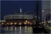 Bremerhaven. Das Klimahaus 8� Ost am 24.05.2012 zur blauen Stunde.