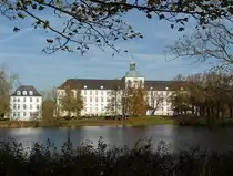 Blick �ber den Burgsee zum (ehemaligen) Schloss Gottorf auf der Burginsel am Ende der Schlei bei Schleswig, 01.11.2014
