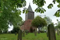 Alter Friedhof rund um die ev. Dorfkirche von Gro� Zicker mit Holzturm (Gemeinde Gager / M�nchgut, R�gen - Mai 2011)