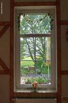 Blick hinaus aus der Mnchguter Hofbrennerei & Gaststtte  Zur Strandburg  hinter Alt-Reddwitz auf der Reddevitzer Hft (Mnchgut/Rgen, Mai 2011)