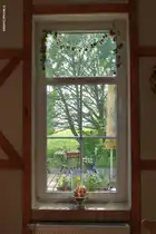 Blick hinaus aus der M�nchguter Hofbrennerei & Gastst�tte  Zur Strandburg  hinter Alt-Reddwitz auf der Reddevitzer H�ft (M�nchgut/R�gen, Mai 2011)