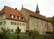 Kloster Gnadental, ehem. Zisterzienserinnenkloster, gegr�ndet 1237 durch Konrad von Krautheim, Spitalgeb�ude und Klosterkirche (03.11.2014)
