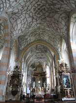Ktschach, Pfarrkirche Unsere Liebe Frau, Netzrippengewlbe mit Schlingwerk, klassizistischer Hochaltar von 1833, Rokoko Choraltre (18.09.2014)