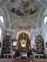 Lavant, Alt�re und Deckenfresko der Pfarrkirche St. Ulrich (18.09.2014)