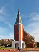 . Juist - Die Inselkirche ist das Gotteshaus f�r die evangelisch-lutherische Kirchengemeinde auf Juist. Die Juister Inselkirche blickt auf eine sehr wechselvolle Geschichte mit mehrfachen Zerst�rungen durch Sturmfluten zur�ck. Der Campanile der evangelischen Inselkirche wird von den Einwohnern liebevoll  Rakete  genannt. 10.10.2014 (Jeanny)