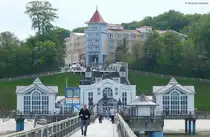 Auf der Seebr�cke von Sellin und eines der renovierten H�user an der Wilhelmstra�e (M�nchgut, R�gen, Mai 2011)