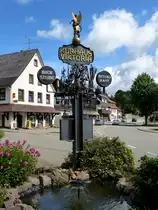 Sch�nwald im Schwarzwald, Wirtshausschild  Kurhaus Viktoria , Aug.2014