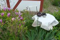 Vor dem Helene-Weigel-Haus Caf & Kultur (Gemeinde Putgarten, Halbinsel Wittow, Rgen, Mai 2011)