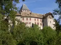 Schloss Blonay, erbaut ab 1175 durch Wilhelm II von Blonay, mchtiger viereckiger Bergfried, Schlosskapelle aus dem 15. Jahrhundert, Ehrenhof von 1677 (12.09.2010)