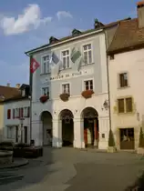 Rathaus von Cossonay, klassizistische Fassade (09.09.2012)