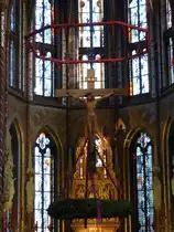 Triumpfkreuz und Adventskranz in der 150 Jahre alten Basilika  St. Marien  (Kevelaer, Kreis Kleve, November 2014)