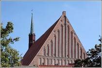 Vom Burggarten aus ist der ber die Huser der Salzwedeler Altstadt ragende Giebel der Mnchskirche gut zu betrachten. Aufnahmedatum: 16.09.2007