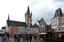 Trier - Hauptmarkt mit St. Gangolf im Hintergrund - 10.09.2014