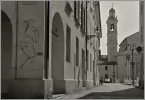 An der Ecke der Via M.S Ottone und de Via Guglielomo Marconi hat  Marco Cagnolati einem der  Streiche  von Don Camillo in Form des  frisch gestrichenen  Gisella ein Denkmal gesetzt.
22. Sept. 2014