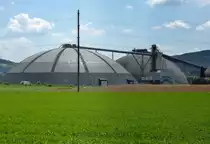 Riburg, in diesen h�lzernen Kuppelbauten wird das hier gef�rderte Salz gelagert, Juni 2013