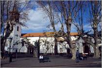 Madeira. Die Pfarrkirche im Zentrum von Machico. Scan eines Dias vom Januar 1995.