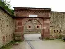 Koblenz, Festung Ehrenbreitstein, das Feldtor ist der Haupteingang vom ebenen Festungsvorfeld, die als uneinnehmbar geltende Festung wurde vom K�nigreich Preu�en 1817-28 erbaut, Sept.2014