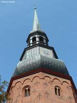Der Kirchturm der ev. Cosmae-Kirche in Stade (Juli 2014)