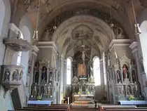 Arzl im Pitztal, Alt�re und Kanzel in der Pfarrkirche St. Ingenuin und Albuin (01.04.2013)