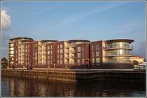 Die dreiseitig von Wasser umgebenen Weserterrassen in Bremerhaven in der Abendsonne des 22.09.2007.