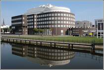 1986 wurde dieses von Oswald Mathias Ungers entworfene Gebude des Alfred-Wegener-Instituts an der Columbusstrae in Bremerhaven eingeweiht, dass an einen Schiffskrper erinnert. Aufnahmedatum: 23.09.2007