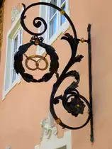 Garmisch-Partenkirchen, Zunftschild eines B�ckers, Aug.2014