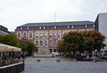 Georgsbrunnen vom Bildhauer Hans Ruprecht, 1595, am Kornmarkt in Trier - 10.09.2014
